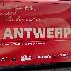 Video: Antwerp-hooligan daat Anderlecht-fans uit op hoge wand