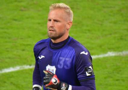 Livre no mercado, Kasper Schmeichel é oficializado no Anderlecht